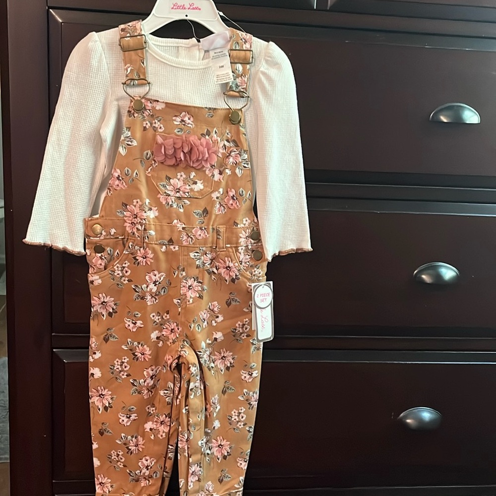 Girls jumpsuit size 24m white shirt multicolored, flowered design.